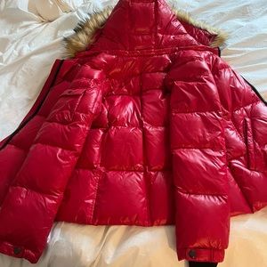 S13 New York women size M red down puffer jacket with faux fur